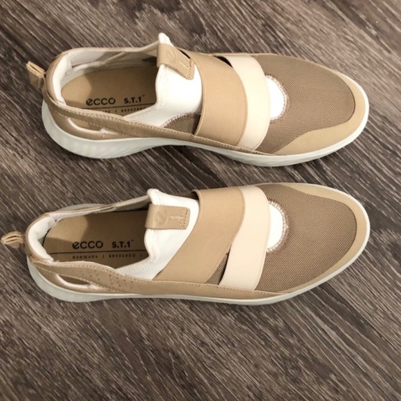 Ecco Women's St.1 Lite Slip-On Sneakers - Picture 2 of 10